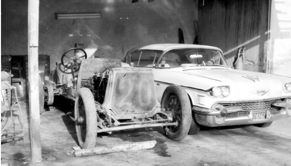 EL AUTOMÓVIL: DE SOFISTICADA ARTESANÍA A INDUSTRIA DE MASAS